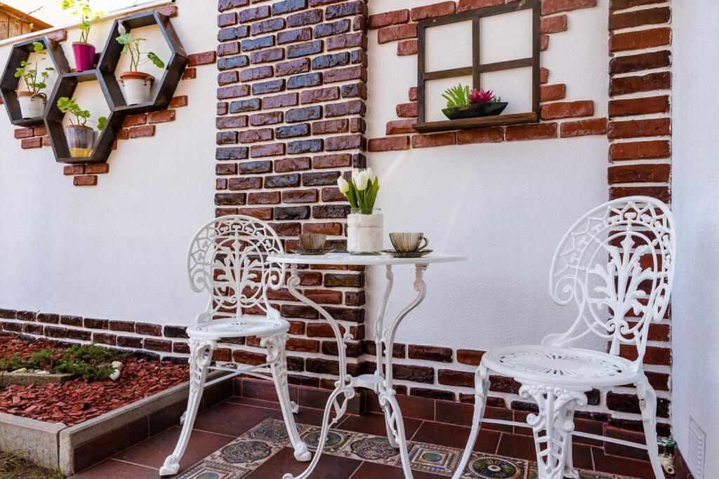 Cozy House With Nice Garden In Heart Of City Center Villa Cluj-Napoca Exterior foto
