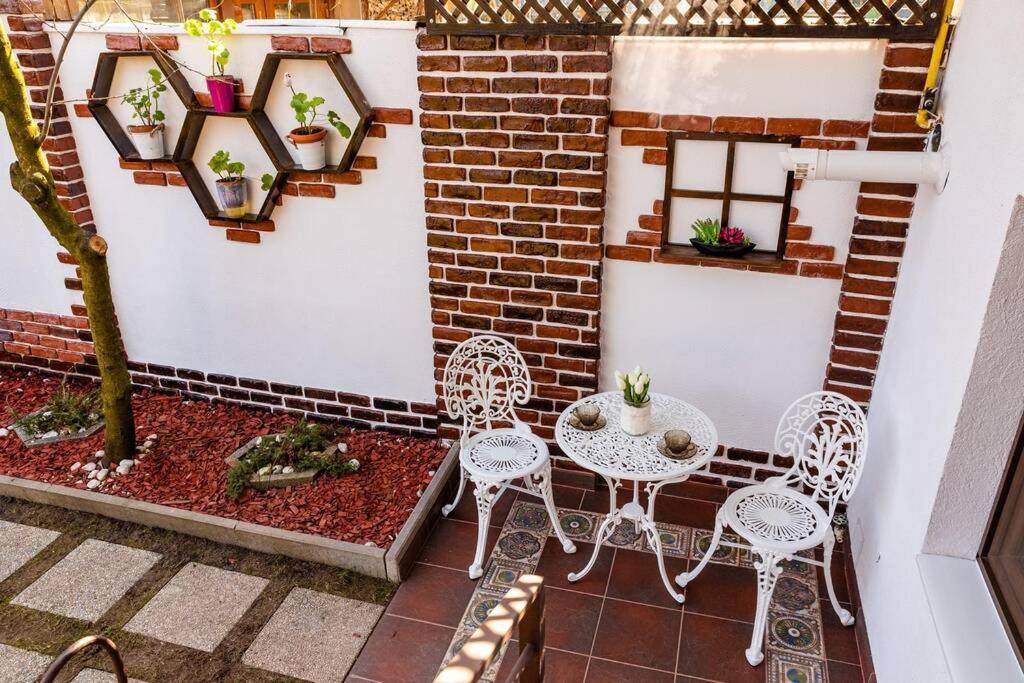 Cozy House With Nice Garden In Heart Of City Center Villa Cluj-Napoca Exterior foto